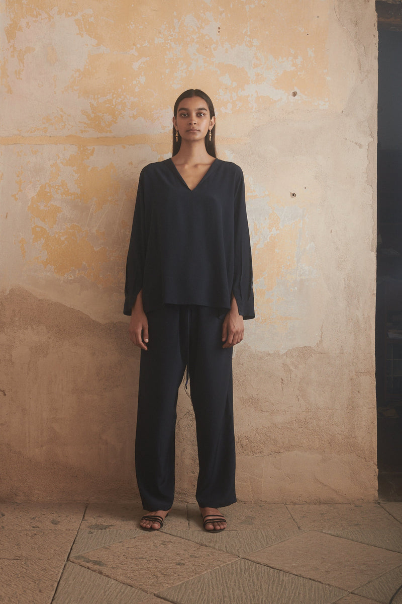 Inés Pant in Midnight - Desert Paris