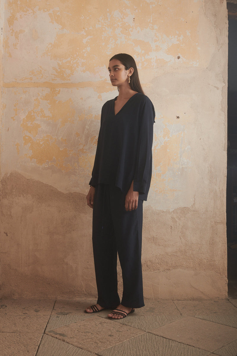 Inés Pant in Midnight - Desert Paris