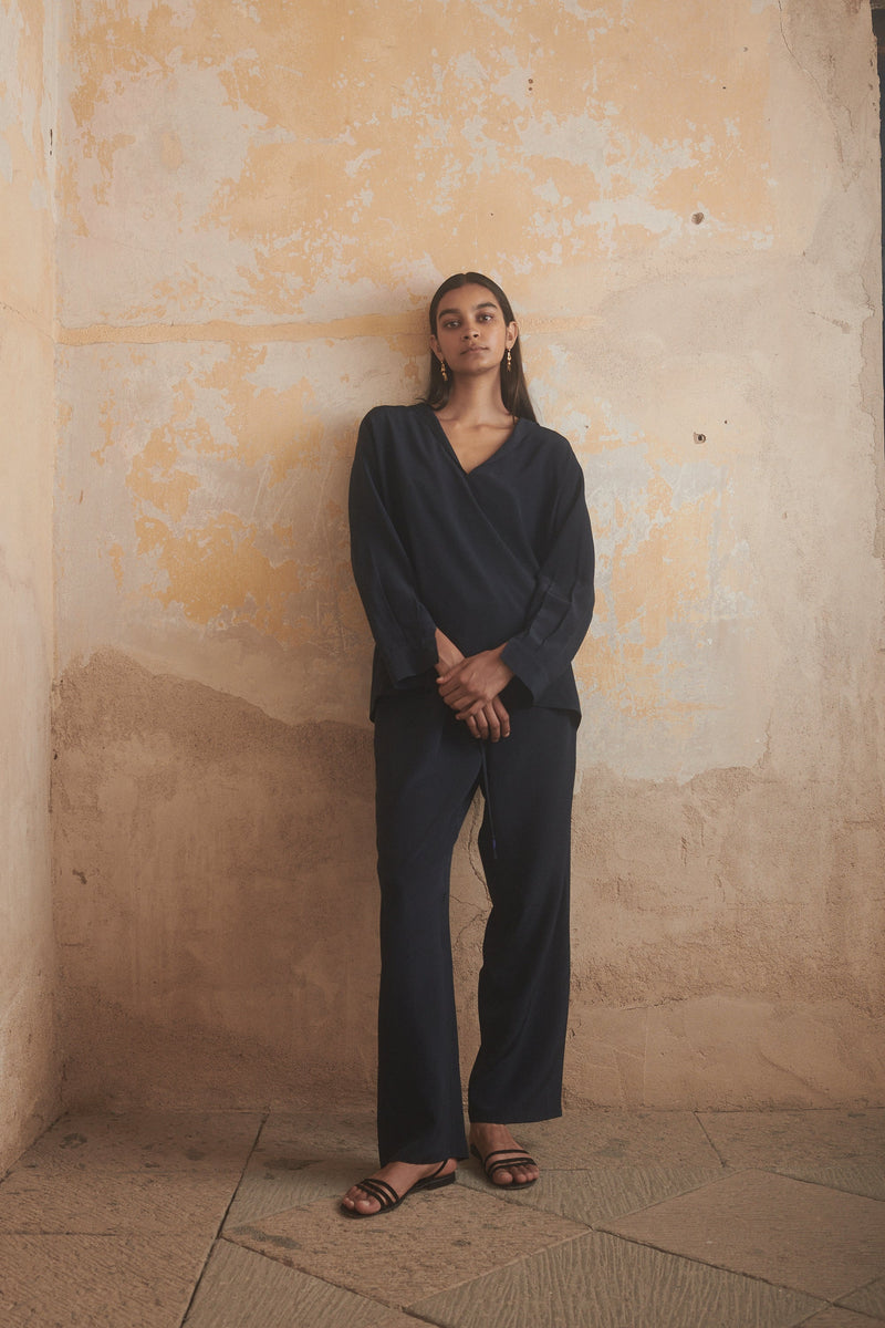 Inés Pant in Midnight - Desert Paris