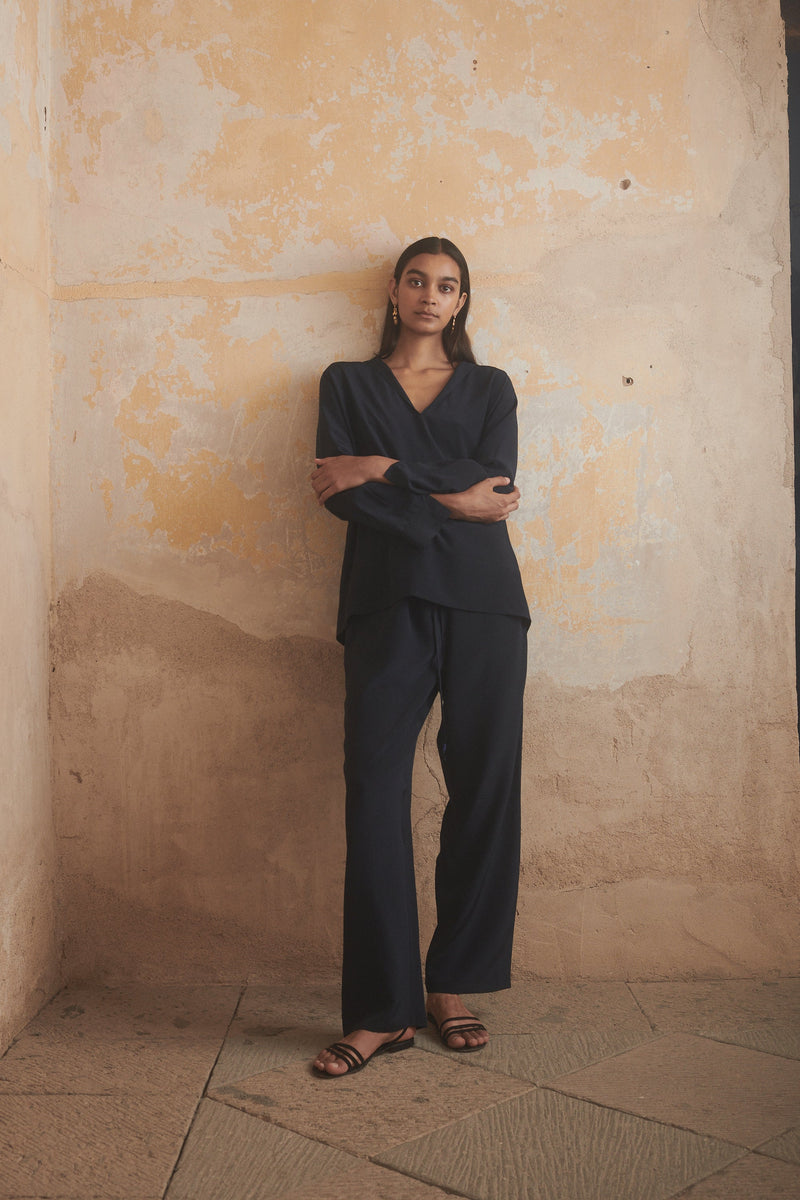 Inés Pant in Midnight - Desert Paris