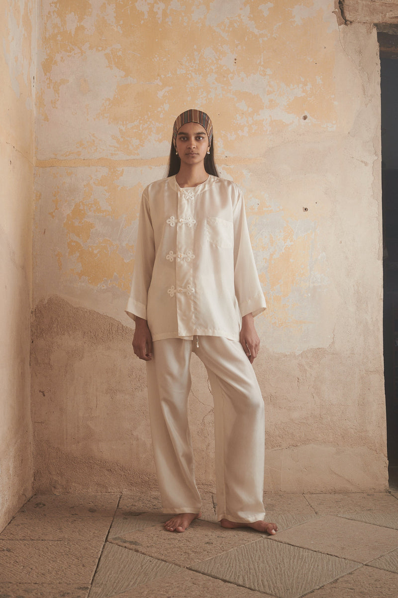 Inés Pant in Antique White - Desert Paris