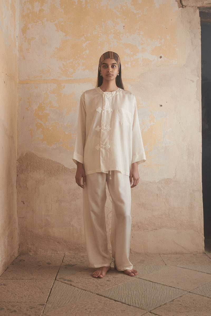 Inés Pant in Antique White - Desert Paris