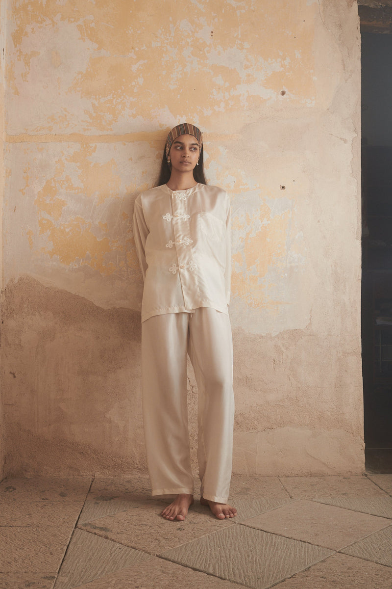 Inés Pant in Antique White - Desert Paris