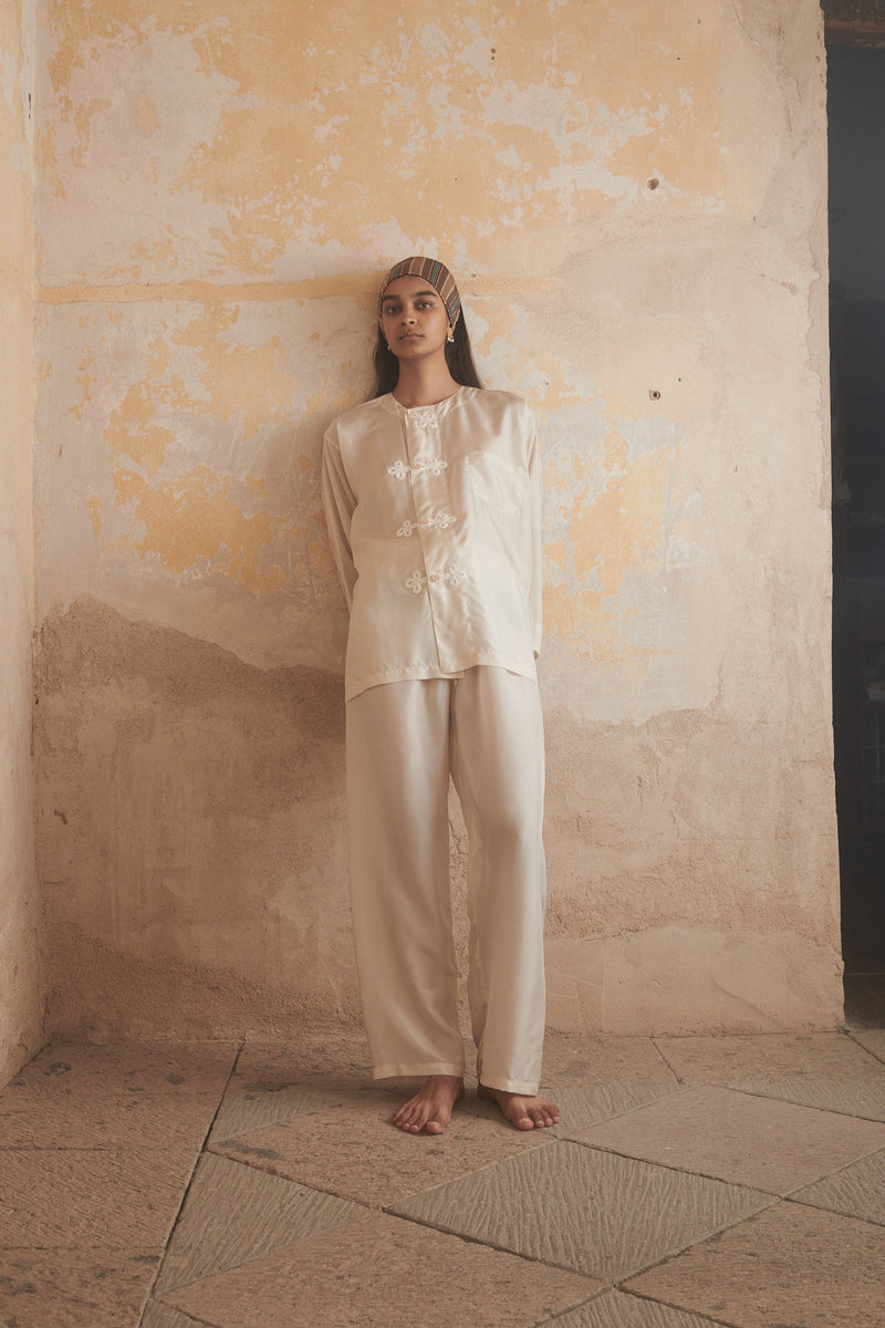 Inés Pant in Antique White - Desert Paris