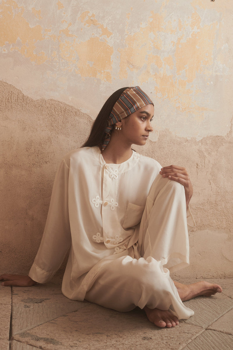 Inés Pant in Antique White - Desert Paris