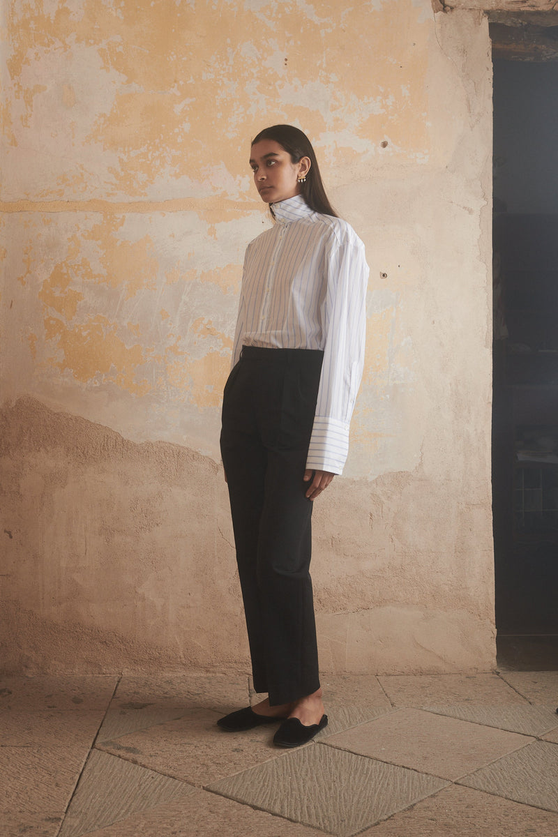 Naïra Pant in True Black - Desert Paris