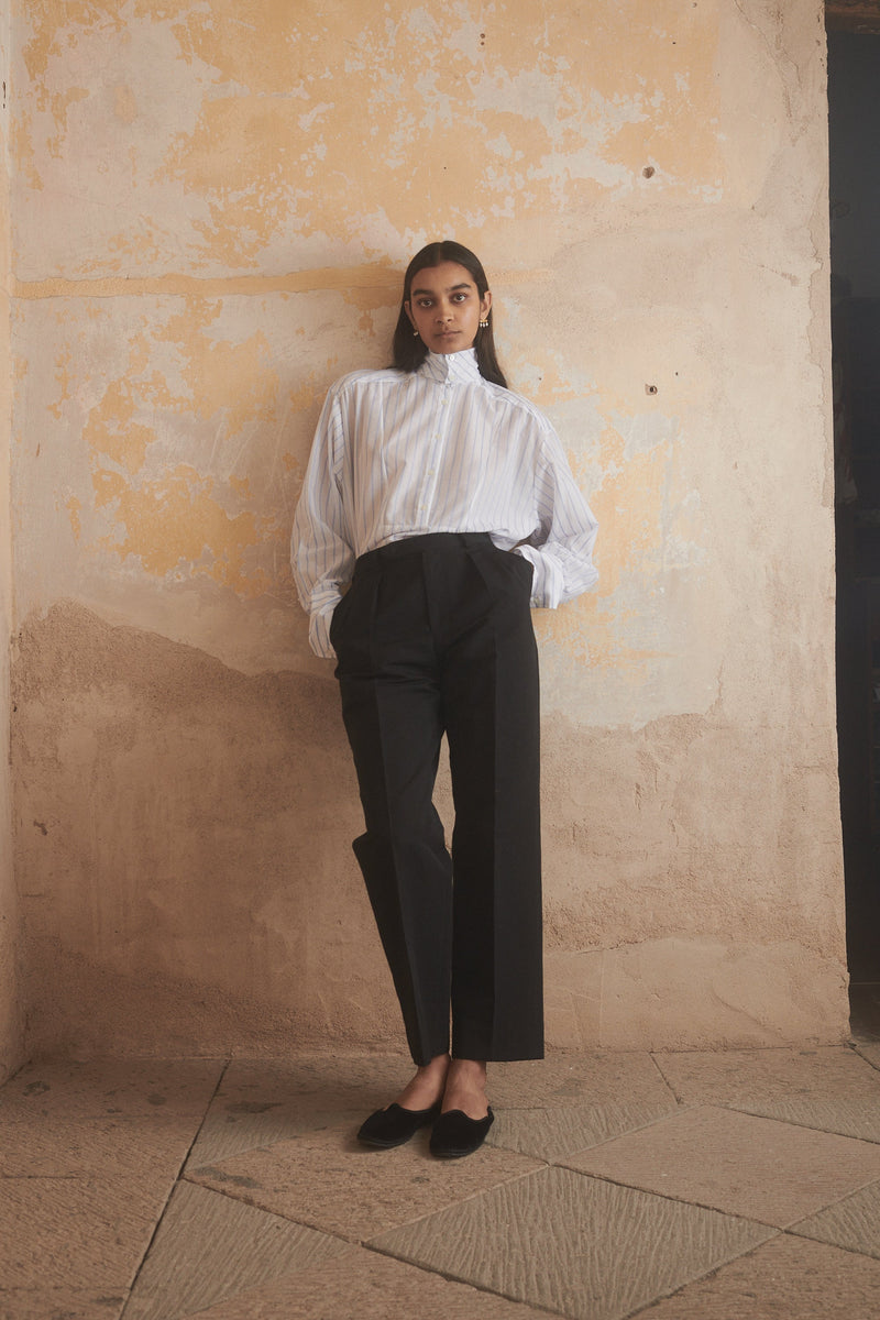 Naïra Pant in True Black - Desert Paris