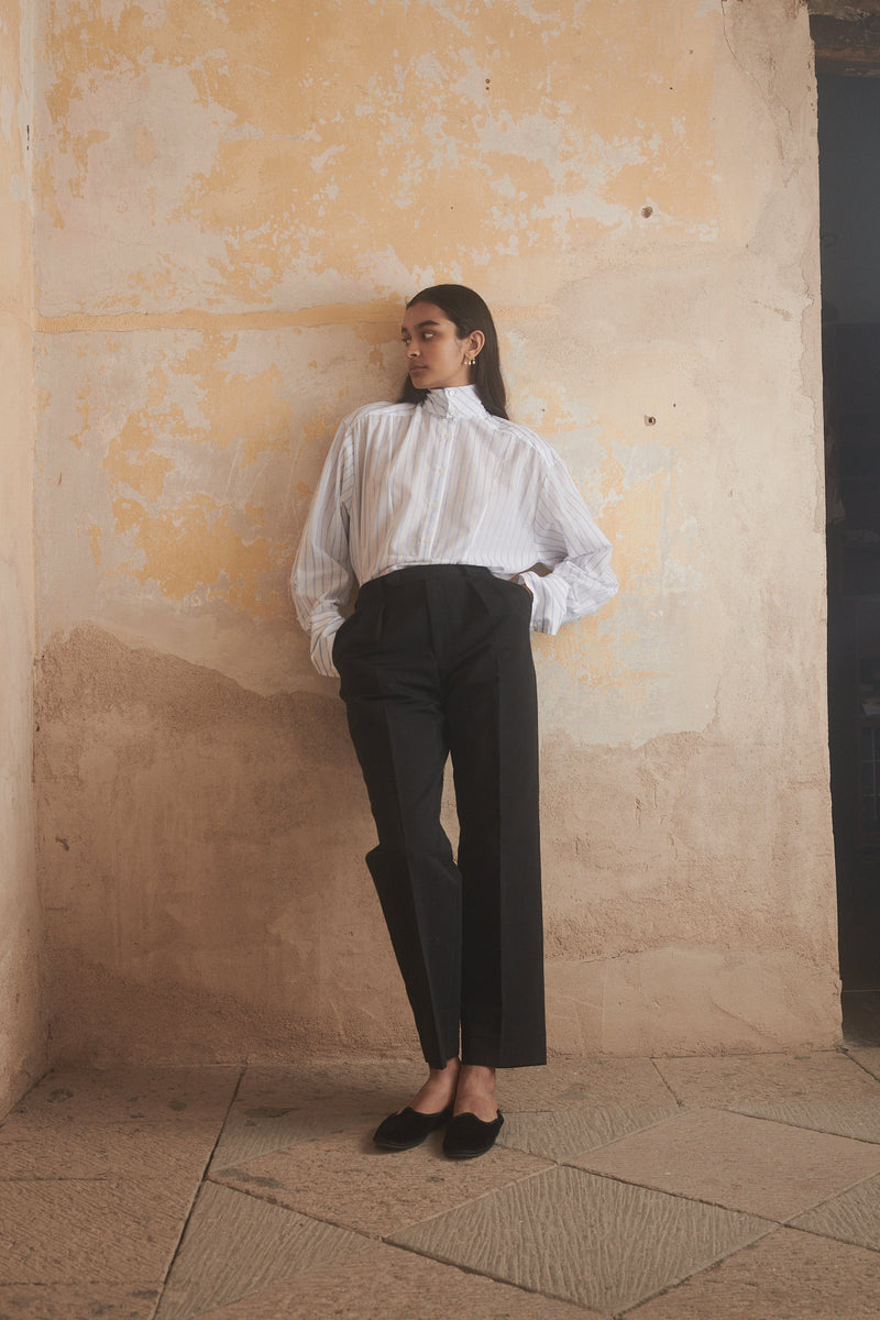 Naïra Pant in True Black - Desert Paris