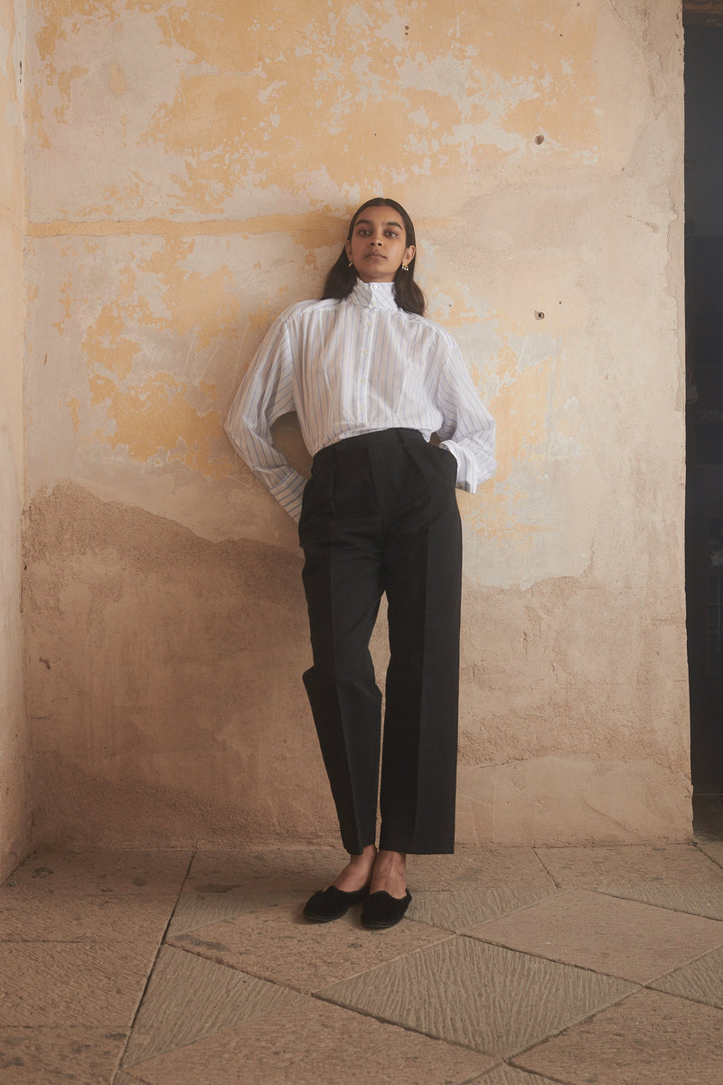 Naïra Pant in True Black - Desert Paris